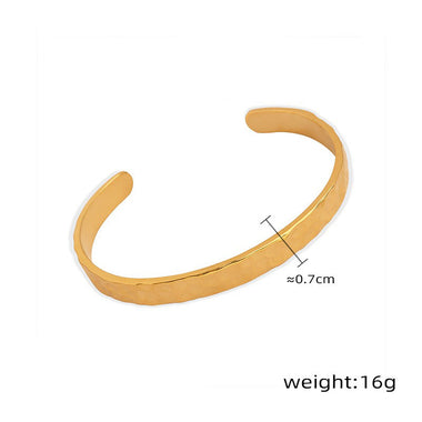 18K gold simple and fashionable C-shaped open bracelet with textured design - QH Clothing