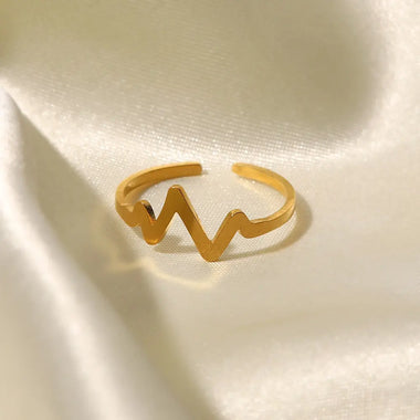 Versatile 18K Gold Plated Heartbeat Ring -  QH Clothing