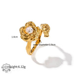 Exquisite and noble camellia inlaid pearl design ring in 18K gold - QH Clothing