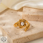 Exquisite and noble camellia inlaid pearl design ring in 18K gold - QH Clothing