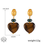 Heart-shaped Tiger’s Eye earrings in an 18K gold classic geometric design earrings set