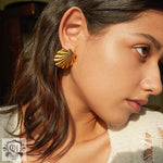 Elegant 18K Gold Seashell Earring in Light Luxury Beach Style Design