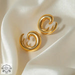 Pair of 18K gold beach style earrings with a shell-shaped light luxury design