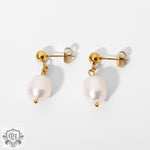 Pair of 18k Gold and Pearl Earrings in Light Luxury Style with Irregular Design