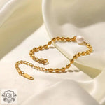 Gold beaded bracelet featuring a freshwater pearl in 18K gold design