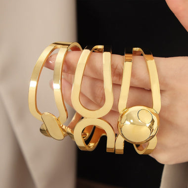 18K gold simple and elegant geometric hollow design light luxury style bracelet - QH Clothing