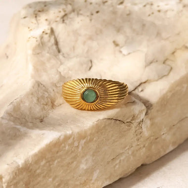 18K Gold Green Stone Sun Shaped Ring - QH Clothing