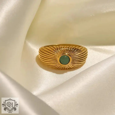 18K Gold Green Stone Sun Shaped Ring - QH Clothing