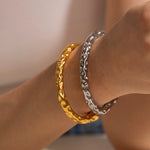 18K gold fashion trend hammer pattern design simple style bracelet - QH Clothing