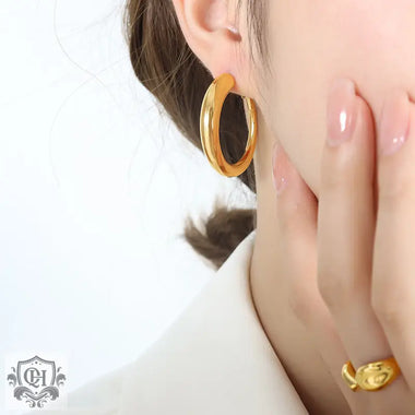 18K Gold Simple Atmospheric Hollow Round Design Versatile Earrings - QH Clothing