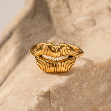 18K gold novel and trendy lip pattern design ring - QH Clothing