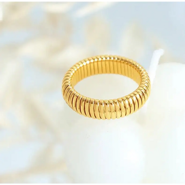 18K Gold Minimalist Round Ring - QH Clothing