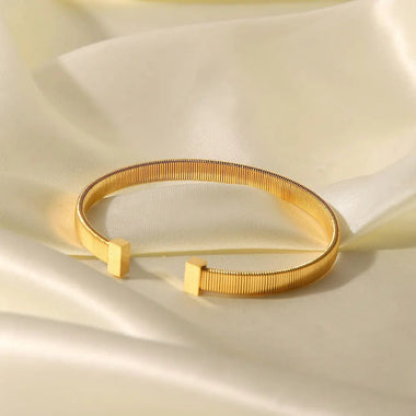 18k Gold Open T Bracelet - QH Clothing