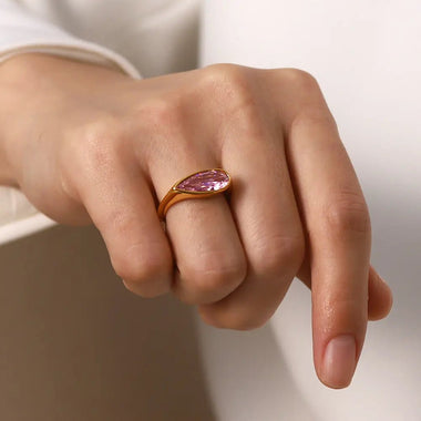 18K Gold Oval Pink Zirconia Ring - QH Clothing