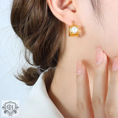 18K Gold Delicate and Fashionable U-Shape Inlaid Pearl Design Versatile Earrings - QH Clothing