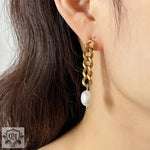 18K Gold Plated Asymmetric Chain Earrings with Pearl Accents - QH Clothing