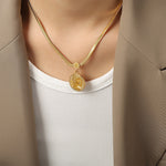 18K gold classic fashion portrait design pendant necklace - QH Clothing