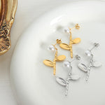 18K gold retro fashion flower with pearl design light luxury style earrings - QH Clothing