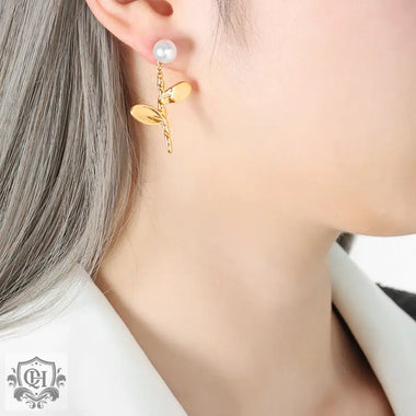 18K gold retro fashion flower with pearl design light luxury style earrings - QH Clothing