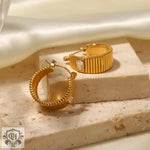 18K Gold Rib Design Earrings - QH Clothing