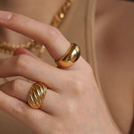 18K Gold Ribbed Ring - QH Clothing