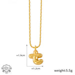 Gold T pendant necklace in 18K gold, embodying light luxury style elegance