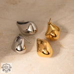 18k gold elegant teardrop earrings, perfect for special occasions and sophisticated styles