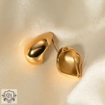 Elegant teardrop-shaped earrings in 18k gold, perfect for special occasions