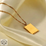 18K Gold Square Pendant Necklace with Inlaid Shell - QH Clothing