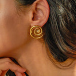 18k gold fashionable swirl diamond design simple style earrings - QH Clothing