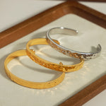 18K gold simple and fashionable C-shaped open bracelet with textured design - QH Clothing