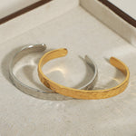 18K gold simple and fashionable C-shaped open bracelet with textured design - QH Clothing