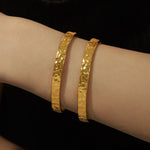 18K gold simple and fashionable C-shaped open bracelet with textured design - QH Clothing