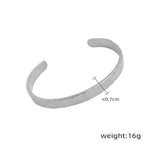 18K gold simple and fashionable C-shaped open bracelet with textured design - QH Clothing