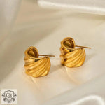 18K Gold Threaded C-Shaped Earrings - QH Clothing