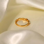 18K Gold Twist Design Ring - QH Clothing