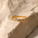 18K Gold Twist Design Ring - QH Clothing