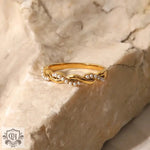 18K Gold Twist Design Ring - QH Clothing