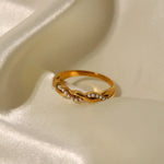 18K Gold Twist Design Ring - QH Clothing