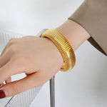 18K Gold Wide Style Bracelet with Line Design - QH Clothing