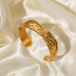 18k Gold Wrinkle Design Cuff Bracelet - QH Clothing