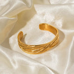 18k Gold Wrinkle Design Cuff Bracelet - QH Clothing