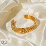 18k Gold Wrinkle Design Cuff Bracelet - QH Clothing