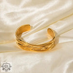 18k Gold Wrinkle Design Cuff Bracelet - QH Clothing