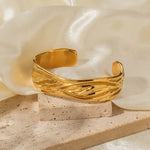 18k Gold Wrinkle Design Cuff Bracelet - QH Clothing