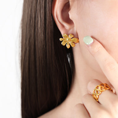 18K Gold Exquisite Trendy Daisy Design Simple Style Earrings - QH Clothing