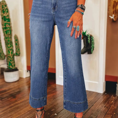 Blue denim cropped wide-leg jeans in Ashleigh Blue Mineral Wash style for relaxed fashion