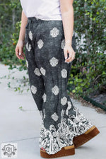 Black Plus Size Geometric Ethnic Print Drawstring Wide Leg Pants - Plus Size/Plus Size Bottoms