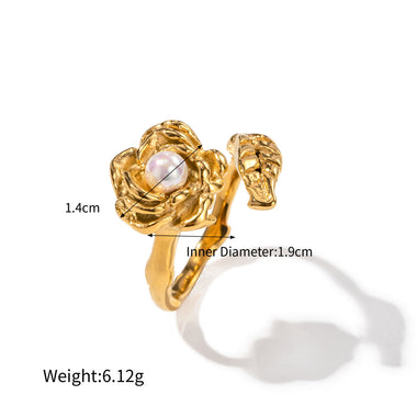 Exquisite and noble camellia inlaid pearl design ring in 18K gold - QH Clothing