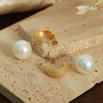 18K gold noble and luxurious C-shaped hemp pattern and pearl pendant design earrings - QH Clothing